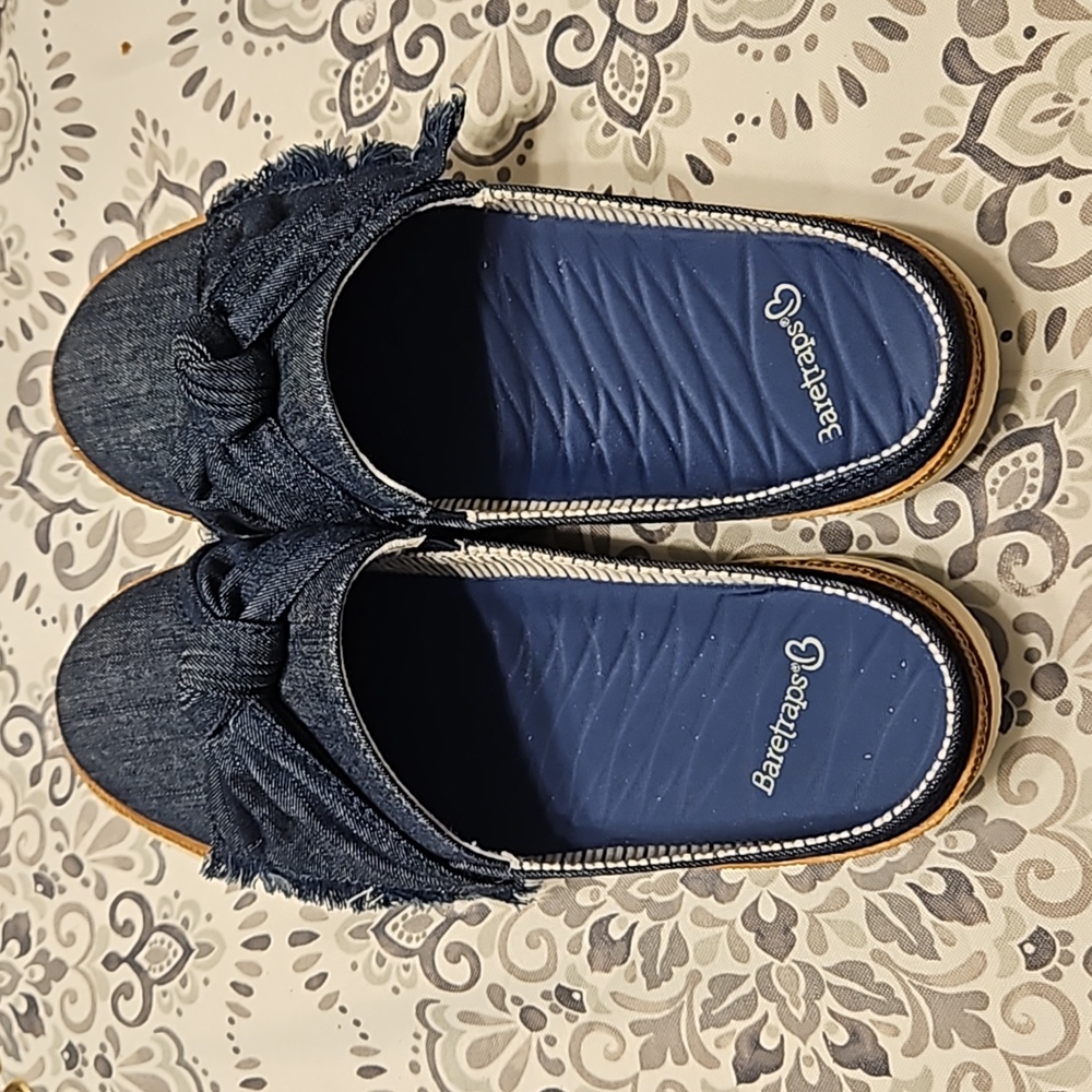 CLEARANCE! FINAL PRICE! Baretraps Vida denim bow shoes women’s. Size 6 1/2 M. - Picture 3 of 7